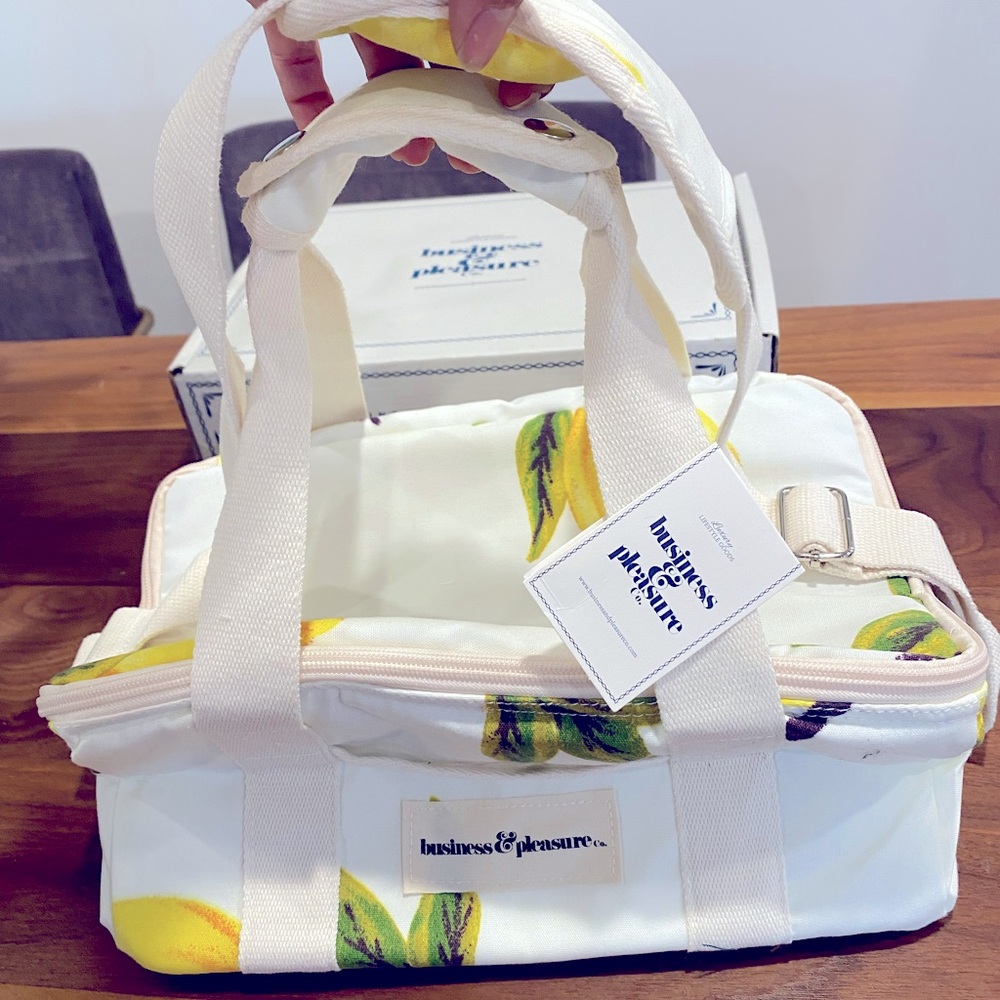 Business & Pleasure The Holiday Cooler Bag - Vintage Lemons